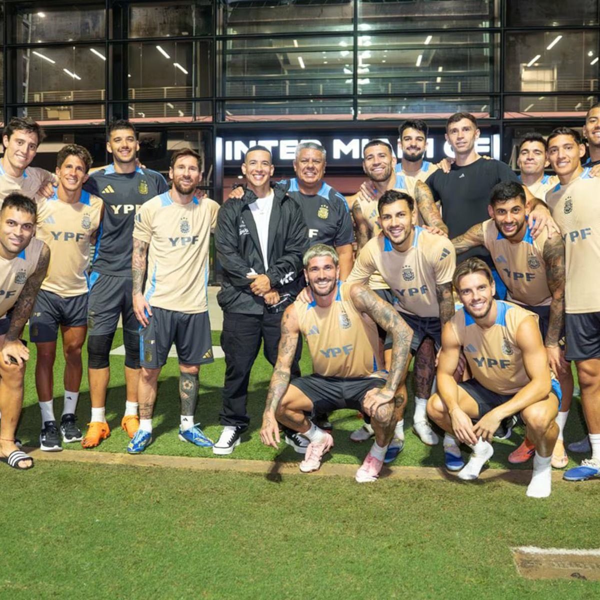 el encuentro entre daddy yankee y la seleccion argentina antes del amistoso contra puerto rico