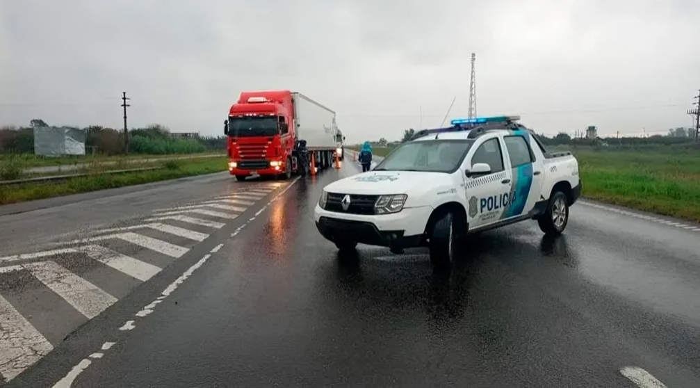denuncian a policias por el presunto robo de 20 millones de pesos durante un control vial en san pedro