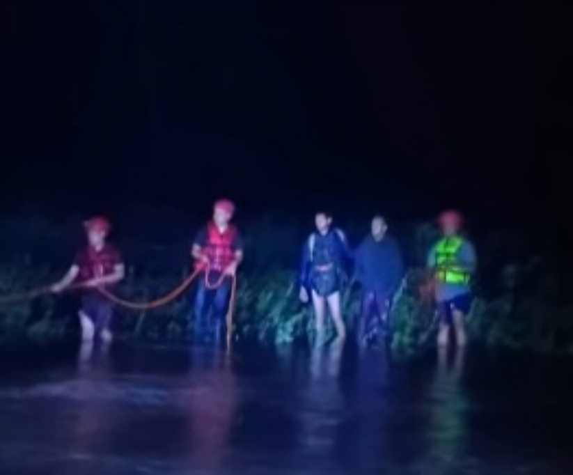 el carril dramatico rescate de dos pescadores en el rio las garzas video