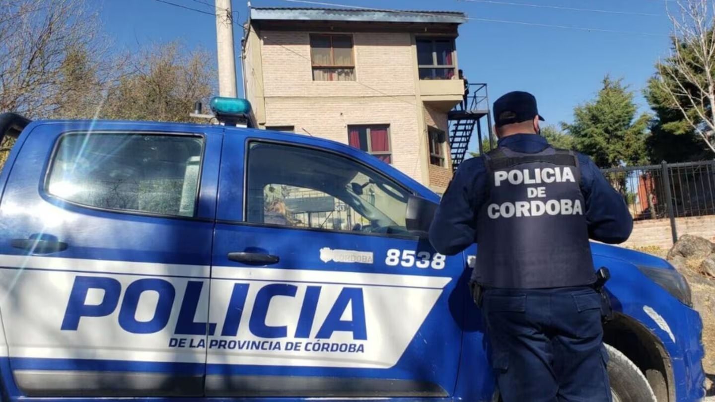 cordoba vecinos golpearon a un ladron que habia entrado a robar una casa y lo dejaron en terapia intensiva