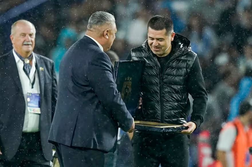 abuchearon a tapia y a riquelme en la bombonera antes del amistoso ante mauritania mira el video aqui