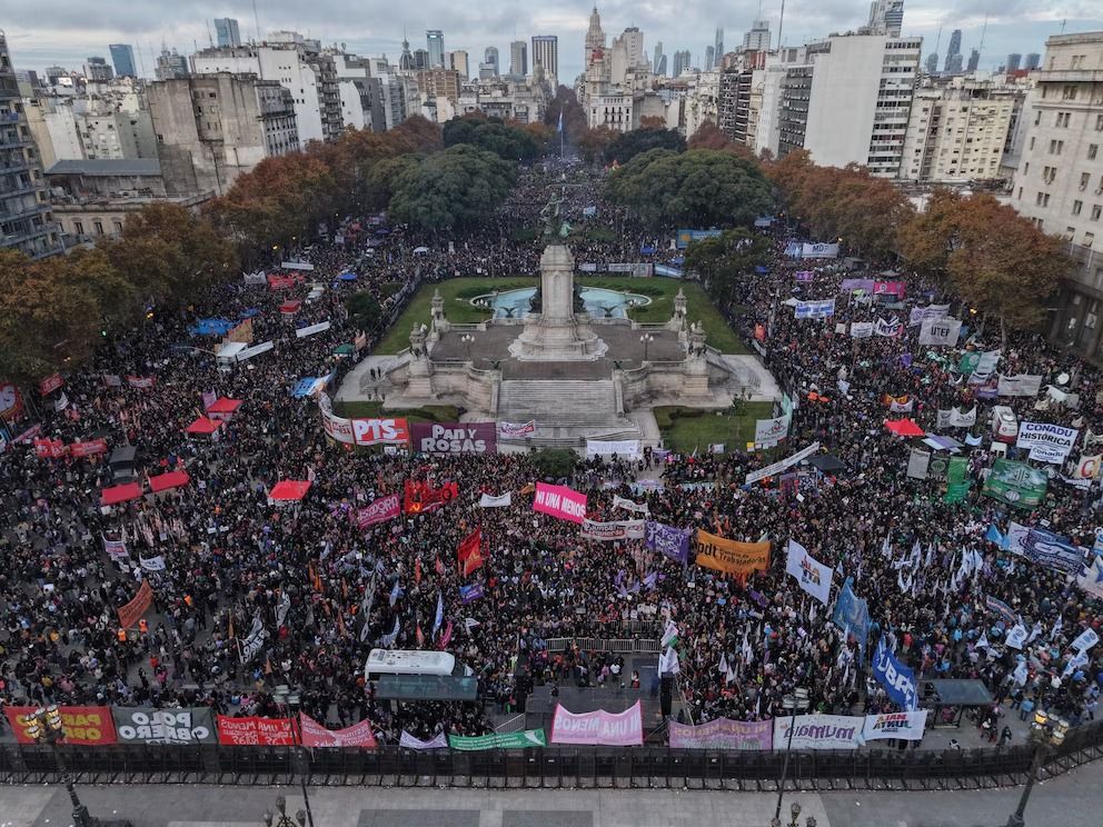 ni una menos con duras criticas al gobierno una multitud de mujeres marcho contra la violencia de genero