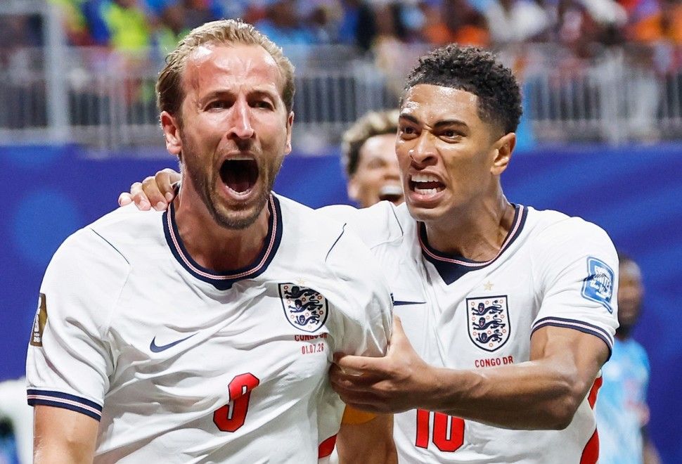 afuera el local inglaterra le gano 3 2 a mexico en el azteca y esta en cuartos de final