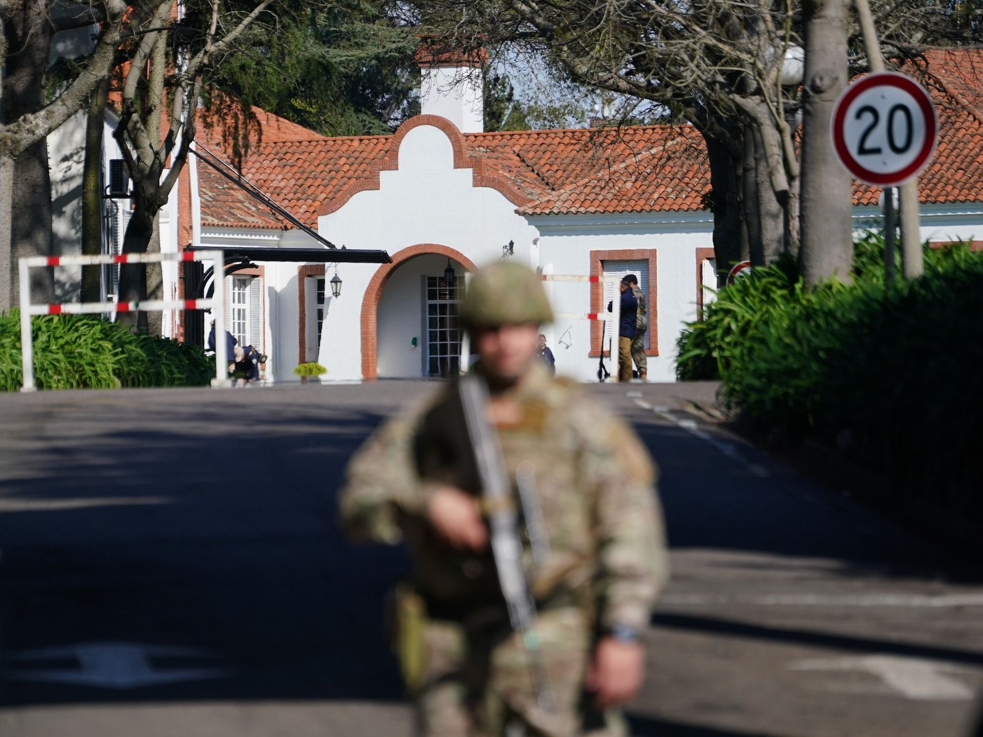 alarma en la quinta de olivos hallaron muerto a un soldado que cumplia tareas de vigilancia