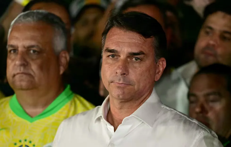 Flavio Bolsonaro huye hacia EEUU