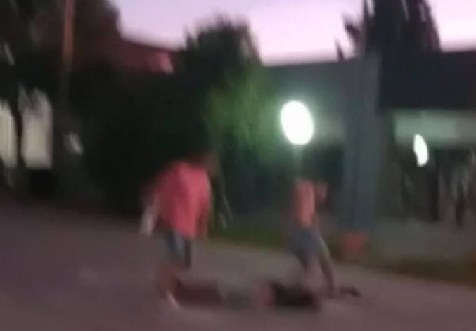 detencion en oran tres jovenes acusados por romperle la cabeza a botellazos a un individuo