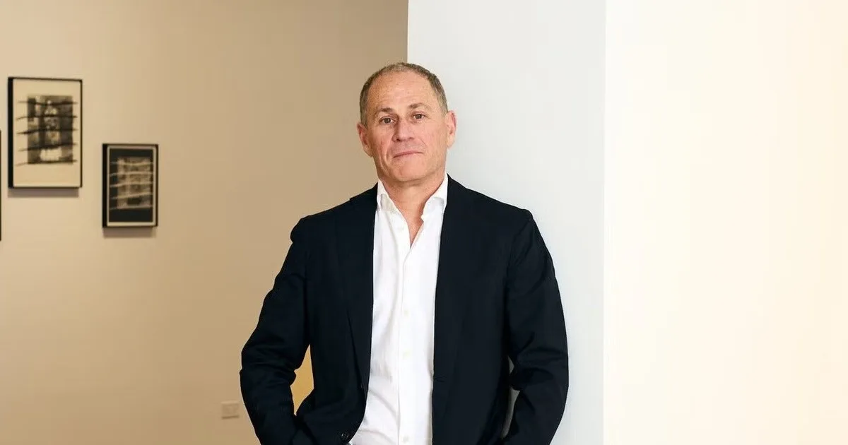 Ariel Aisiks, el coleccionista argentino que pelea para que el arte latinoamericano entre a los grandes museos