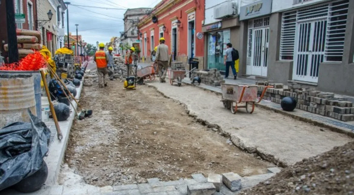 Arreglan un hundimiento en Deán Funes y esperan tenerlo listo este fin de semana
