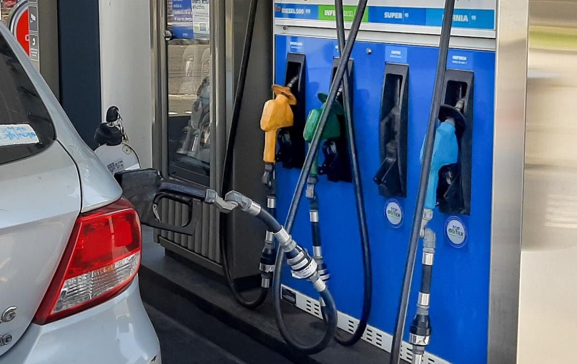 mes nuevo precios nuevos ypf y shell subieron los precios de los combustibles