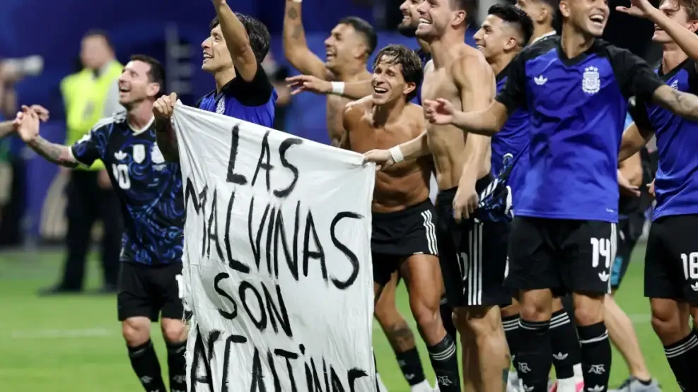 el gobierno britanico reclama a la fifa la copa del mundo no sera nuestra pero las malvinas si
