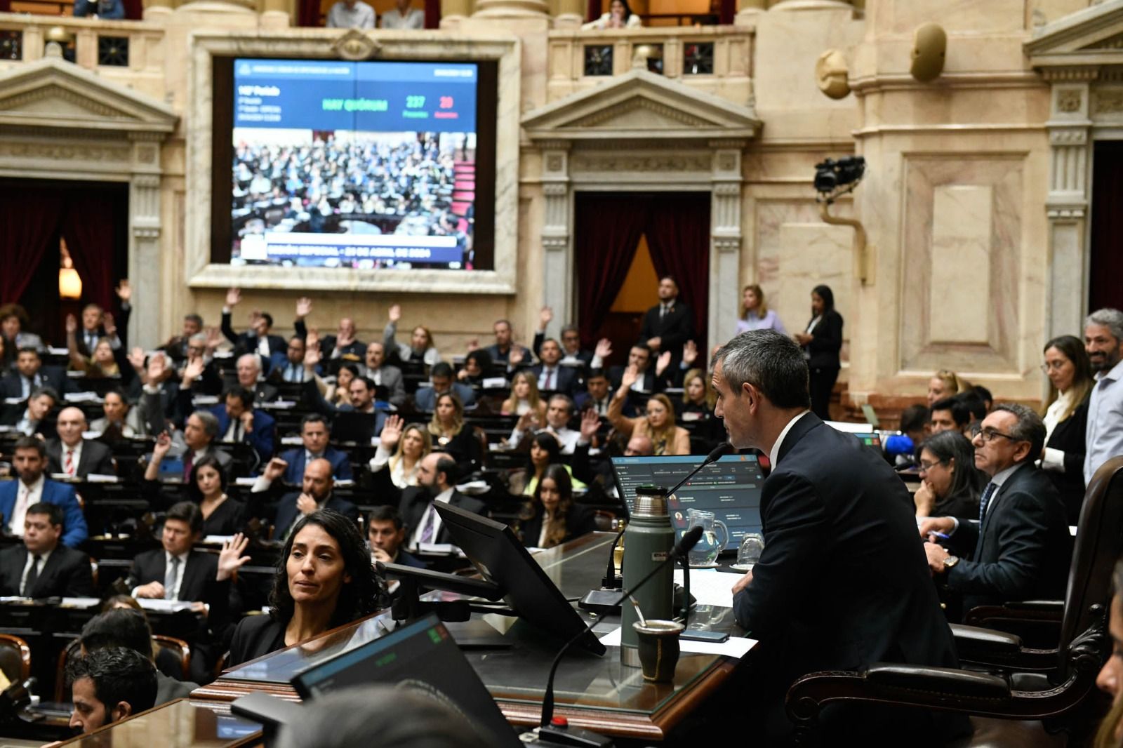 tras 29 horas de debate diputados aprobo la ley bases y el paquete fiscal ahora las negociaciones se trasladaran al senado