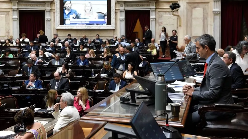 no se pudo la ley omnibus vuelve a comision en diputados por falta de consenso y todo esta en foja 0