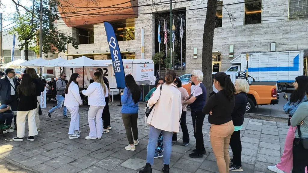 hasta el viernes se podra acceder a controles gratuitos de lunares en plaza belgrano