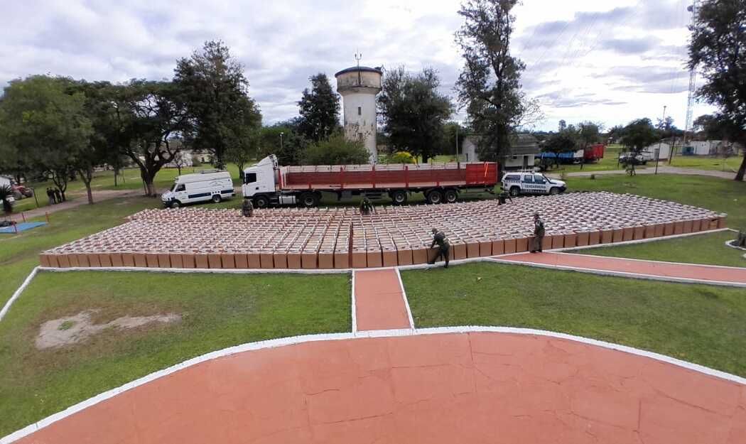 historico secuestro de gendarmeria de 571 000 paquetes de cigarrillos valuados en 156 millones de pesos