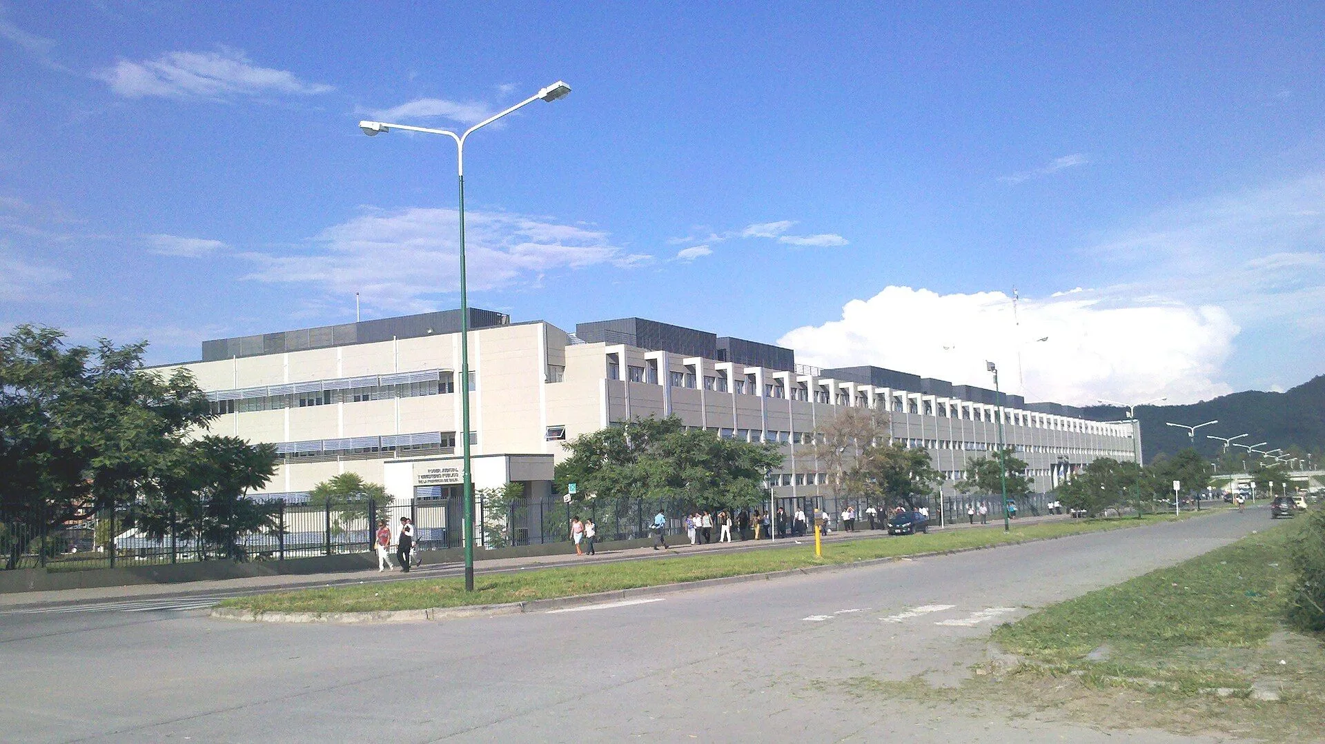 Edificio del Poder Judicial y el Ministerio Público de Salta, sobre avenida Bolivia