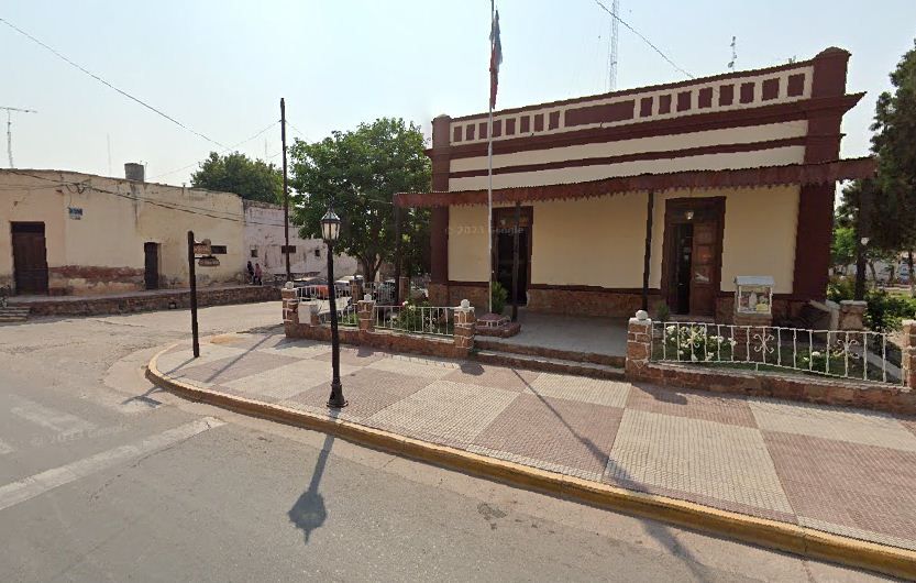 tremendo mal nacido abusaba de su hija y la tenia encerrada