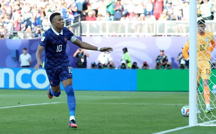 no hubo epica francia con un penal de mbappe vencio 1 0 a la paraguay de alfaro y esta en cuartos