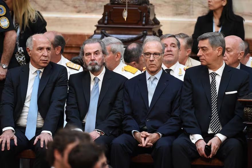 no hubo recortes en la corte suprema de justicia los jueces tuvieron un aumento del 125 en sus sueldos