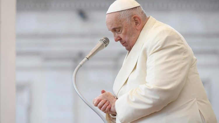ola de violencia en ecuador el papa pidio por la paz en su audiencia