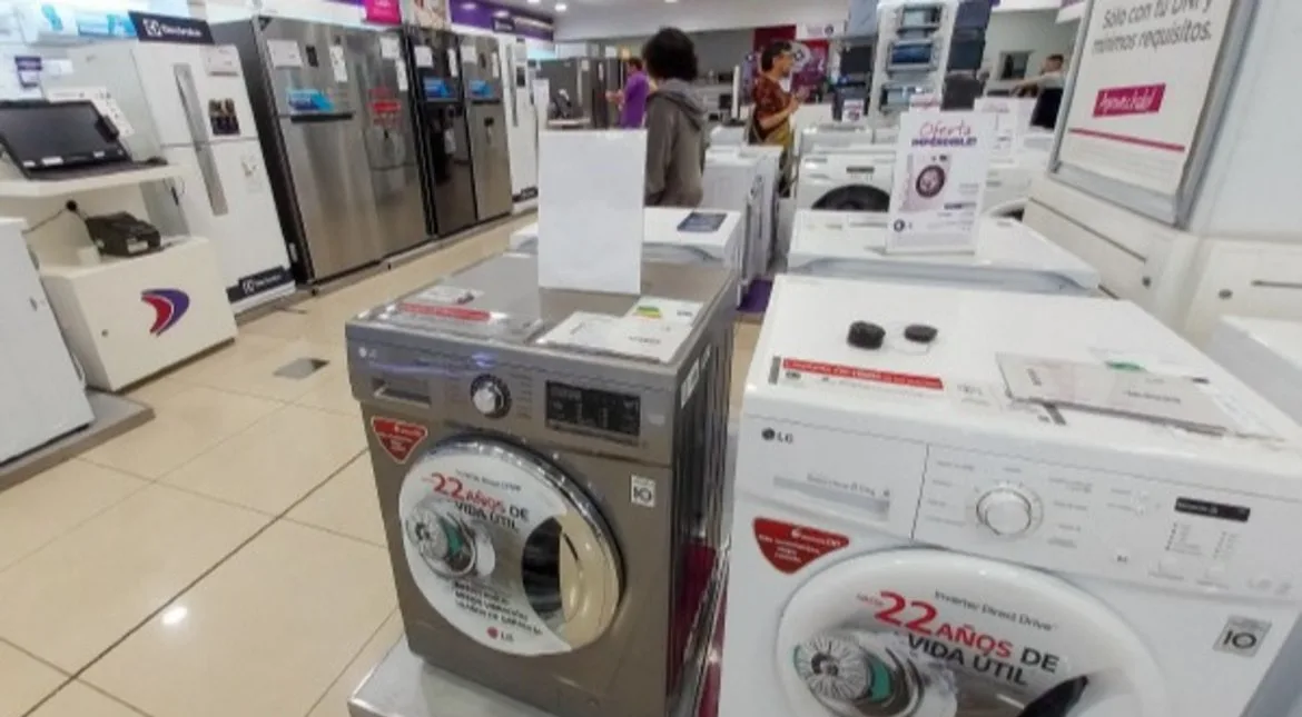 Denuncian a una cadena de electrodomésticos por préstamos con tasas de hasta 733% anual