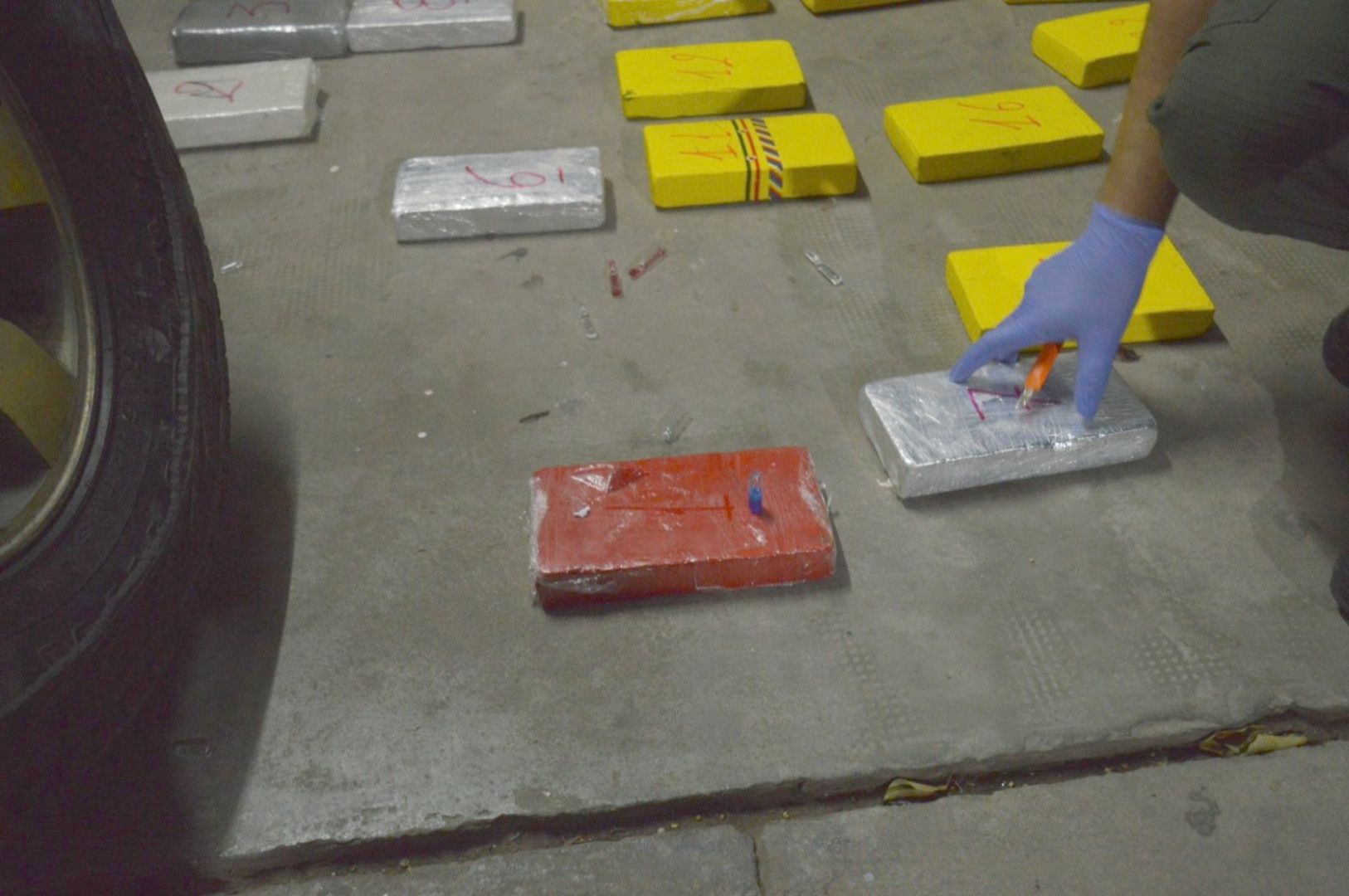 oran traficaba 25 kilos de cocaina en una rueda