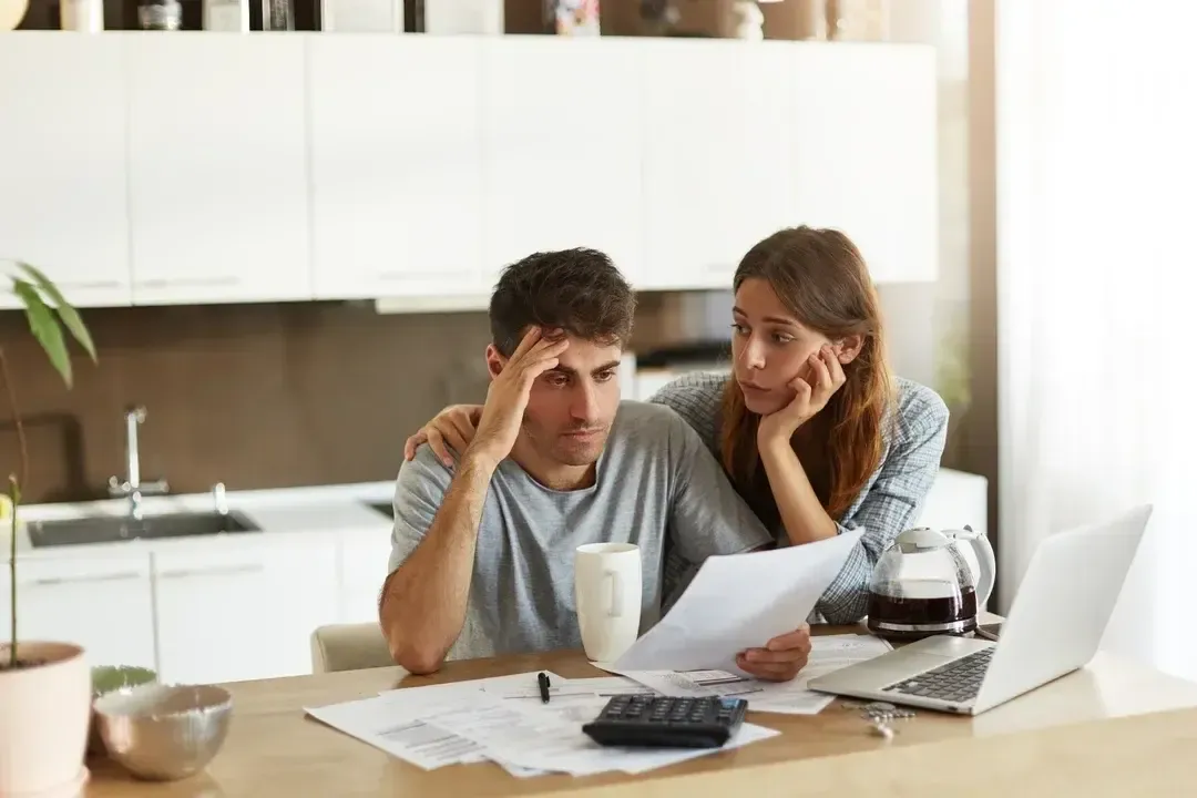 seis de cada diez argentinos se endeudaron en los ultimos seis meses para cubrir gastos basicos
