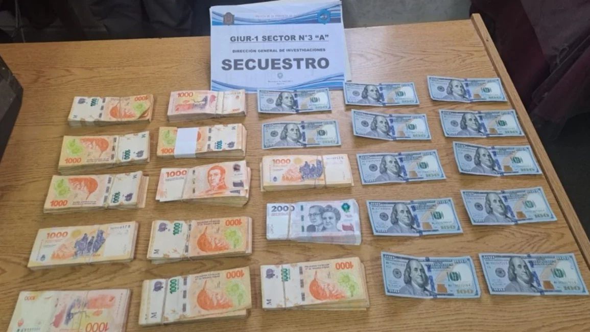 una empleada fue detenida por el robo de dolares 4500 dolares al dueno de la casa donde trabajaba