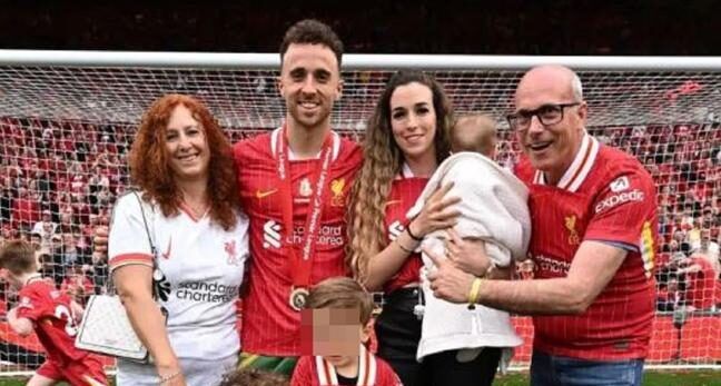 el honorable gesto del liverpool con la familia de diogo jota tras su accidente fatal