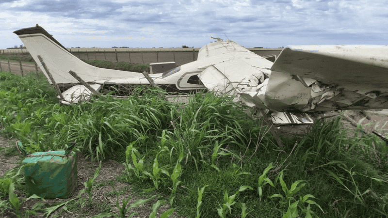 siguen los narcovuelos un avion que llevaba cocaina se accidento en un campo de arequito