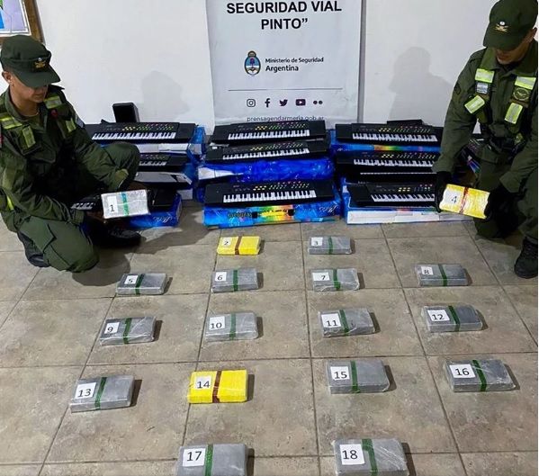 boliviana partio de oran a bs as con instrumentos musicales cargados con cocaina y de la buena