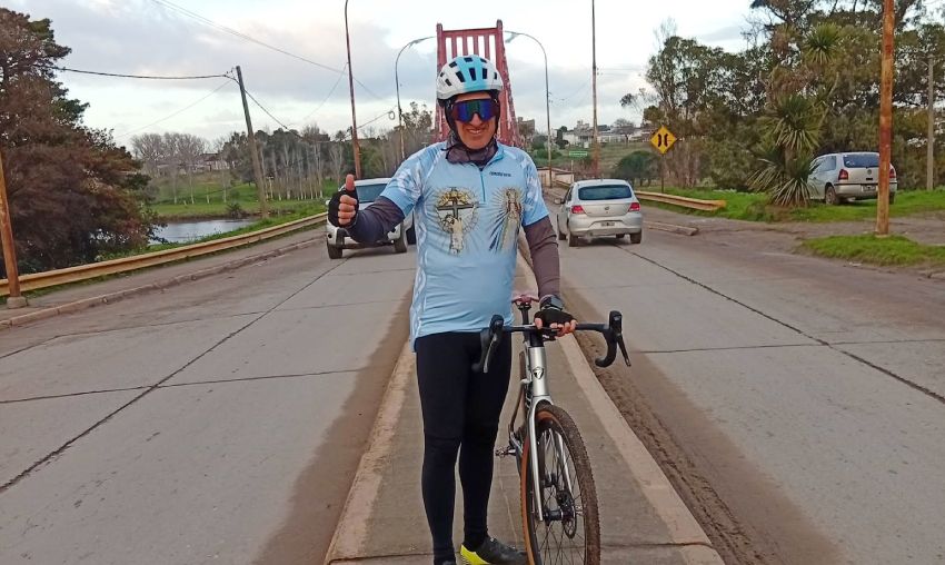Pedalear 2.000 kilómetros por una promesa: el peregrino que viene a Salta a honrar al Señor y la Virgen del Milagro