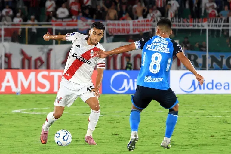river se condiciono con una prematura expulsion ante un rival inferior y firmo el empate