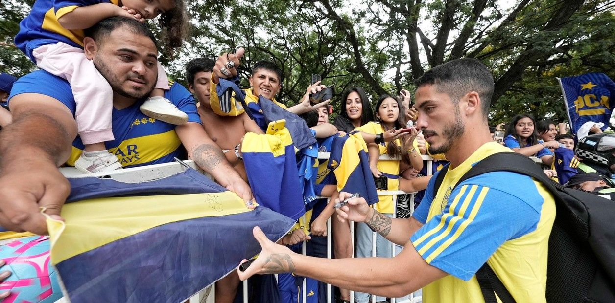 boca ya esta en salta y desato la locura de sus hinchas