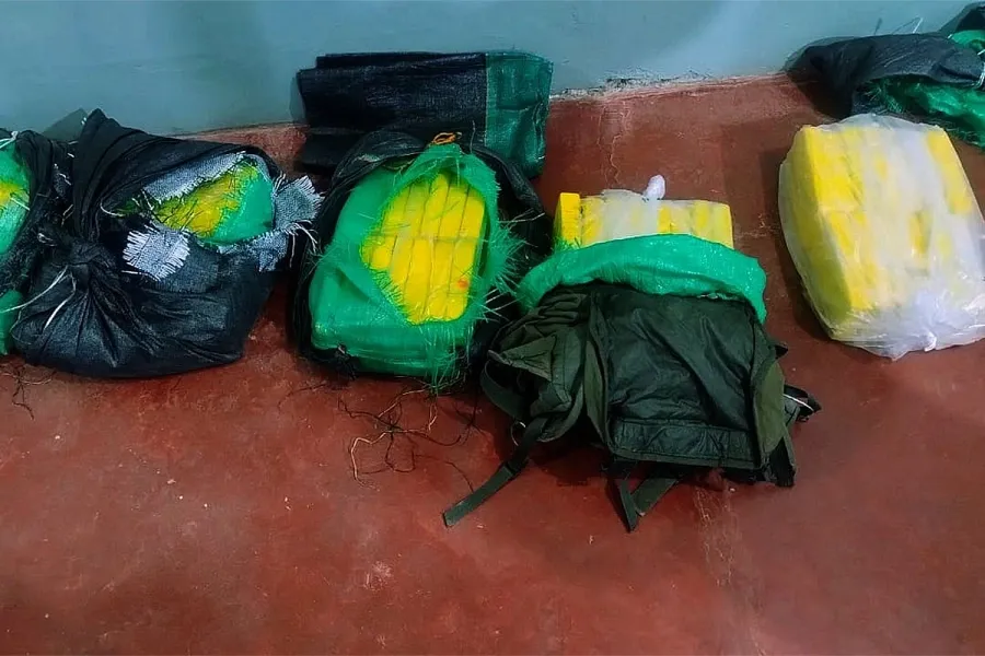 salta intentaban traficar en mochilas 83 kilos de cocaina cruzando por una zona rural