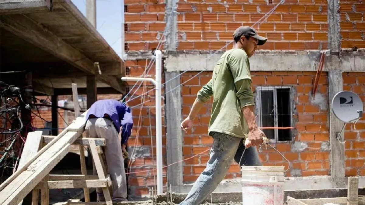 El empleo privado formal cayó por 14º mes seguido y se perdieron más de 12.500 puestos