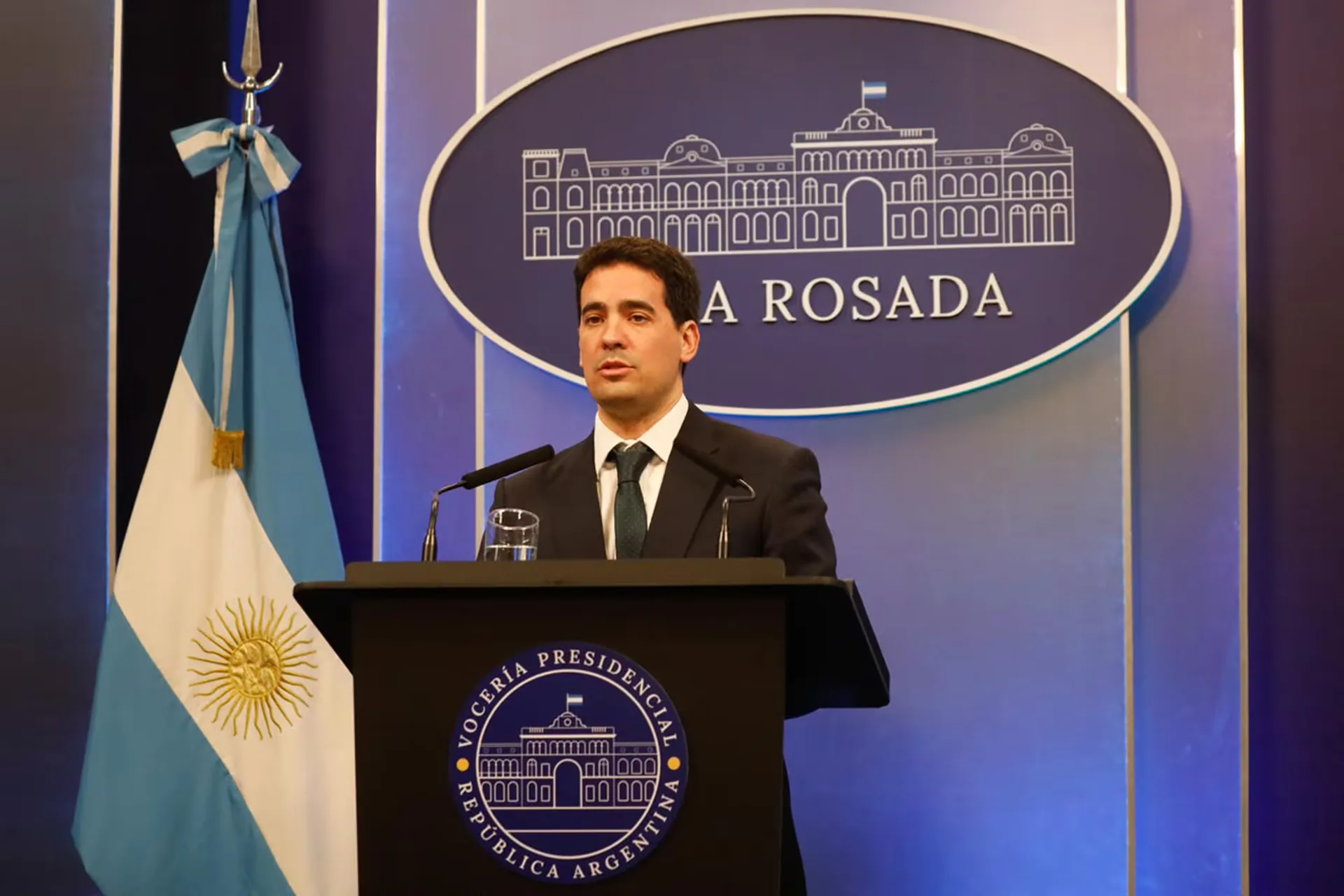 El riesgo país trepó a 675 puntos y el Gobierno lo atribuyó a la "incertidumbre global"