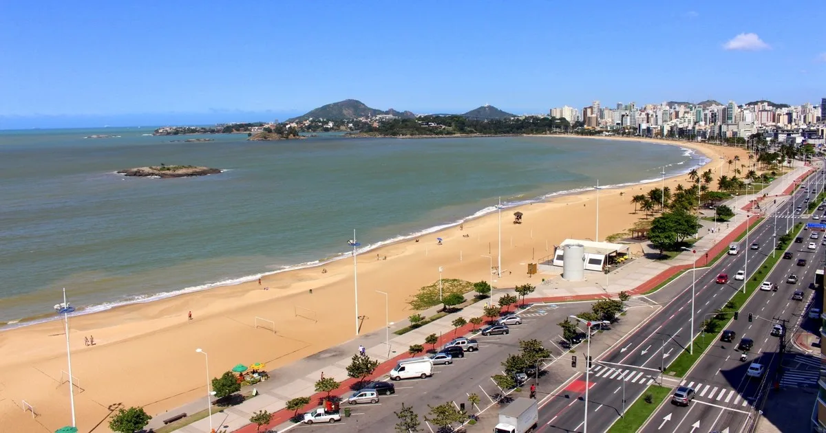 El rincón de Brasil que todavía no conocen los argentinos, con playas, ballenas y una cocina de siglos