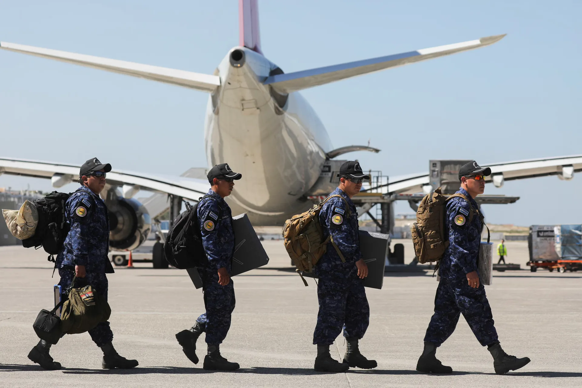 El Salvador envió 450 soldados a Haití para buscar a cuatro militares desaparecidos