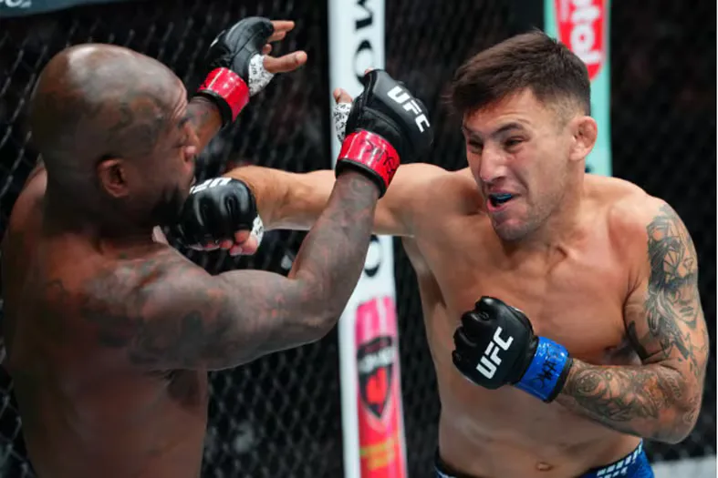 Esteban Ribovics venció por nocaut técnico a King Green en UFC 332