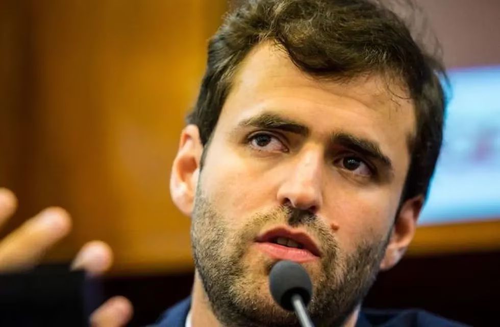 no es prometeo es estrada la traicion motivada por intereses personales