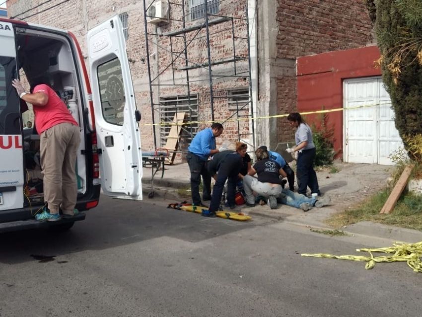trabajaba en una obra recibio una descarga electrica y murio en el acto