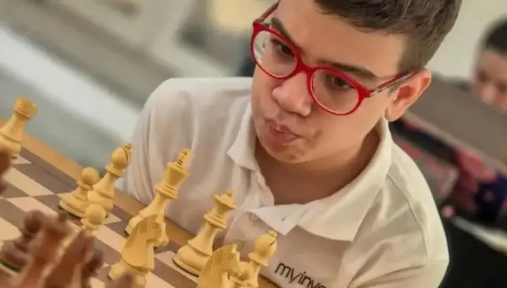 el joven argentino faustino oro fue elegido el mejor juvenil del mundo por la fide