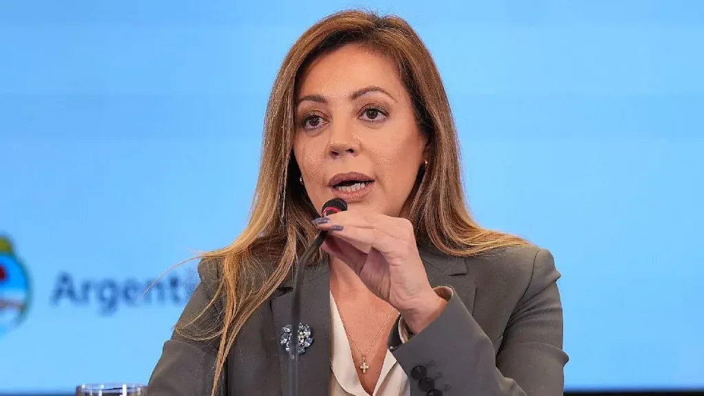 flavia royon argentina necesita dejar de girar sobre su propio eje