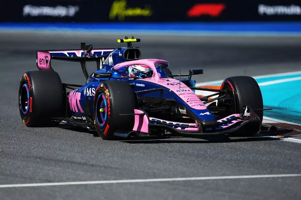 franco colapinto subio un puesto y termino 7 en el gp de miami por una sancion a charles leclerc