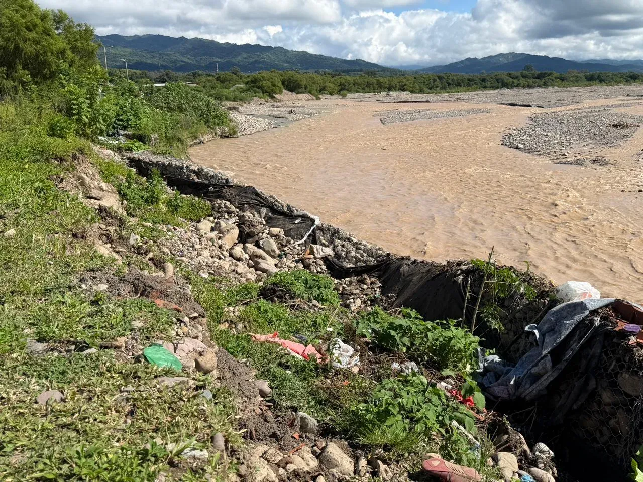 reconstruiran los gaviones que cedieron en bo juan manuel de rosas