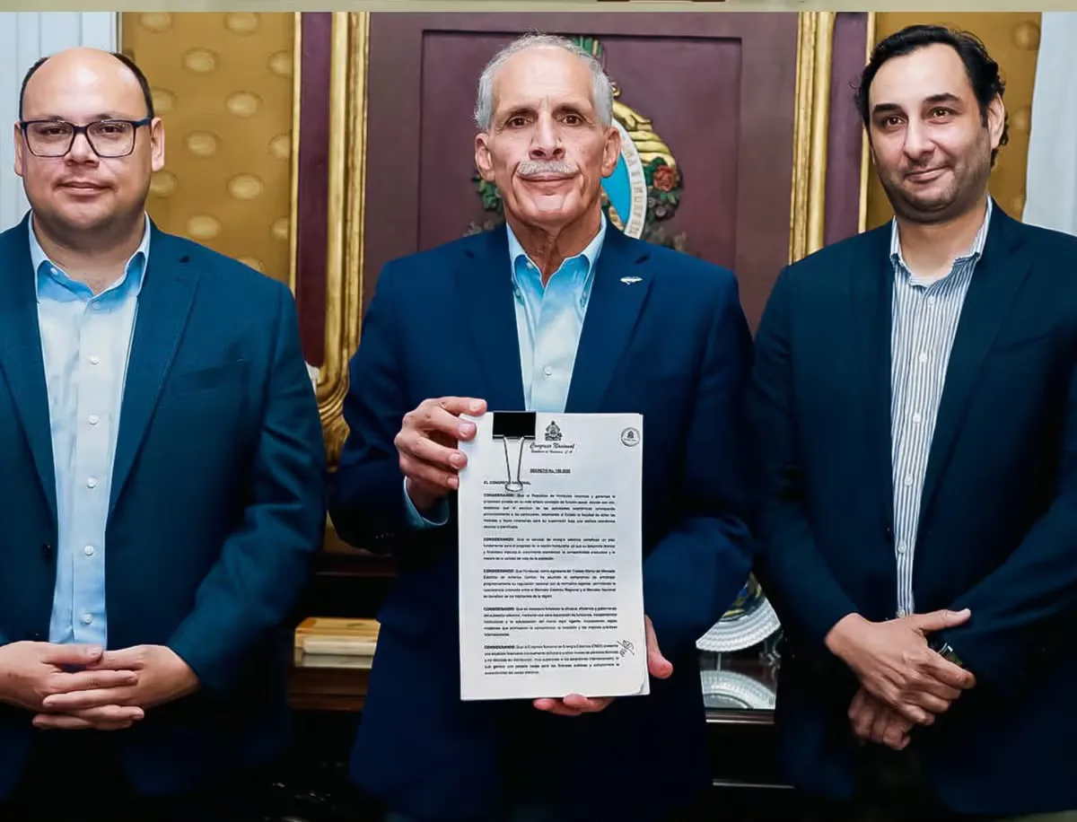 Honduras estrena una ley que congela tarifas eléctricas y condona deudas a usuarios y municipios