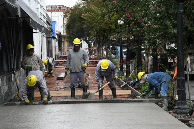 capital comenzo el hormigonado en el canal pluvial del pasaje miramar