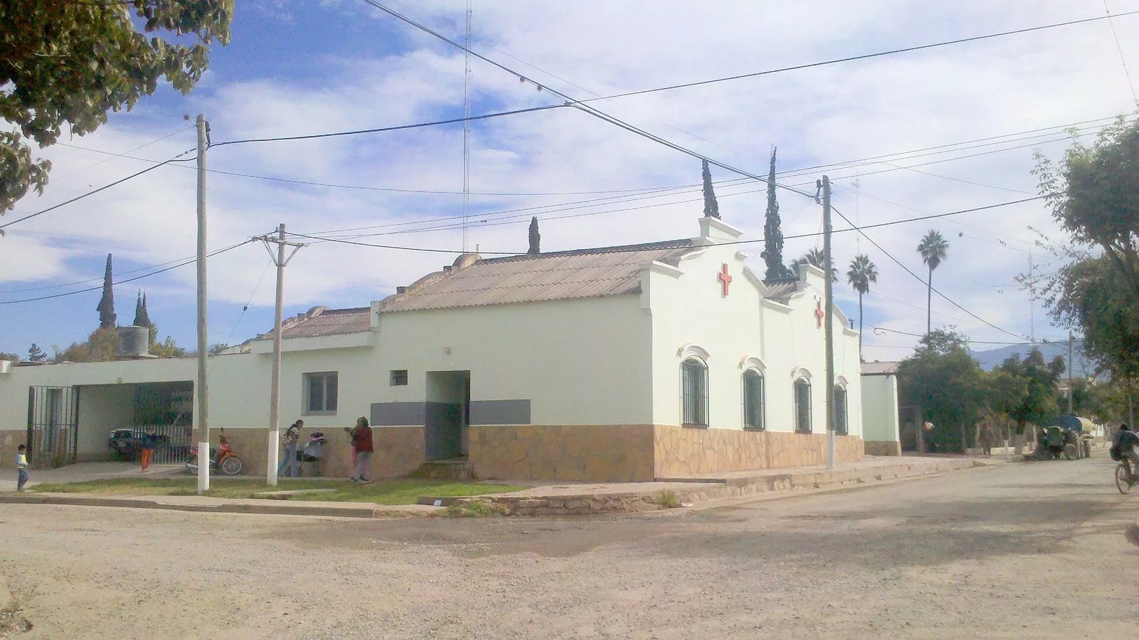 Frente del hospital de Coronel Moldes, en el departamento La Viña