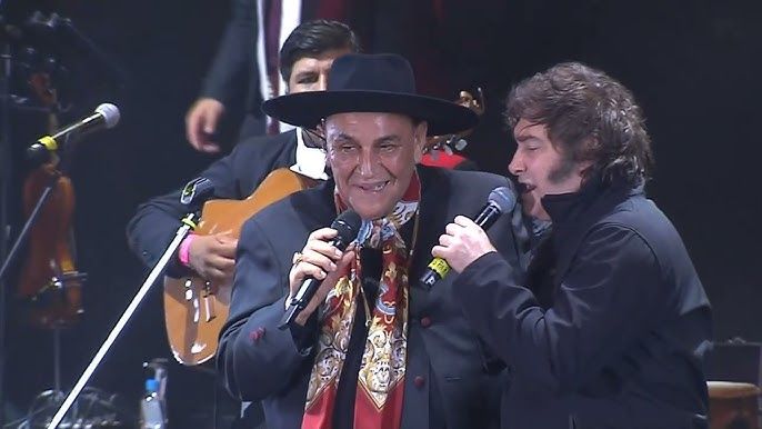 milei canto con el chaqueno palavecino en jesus maria y le agradecio a cordoba por ayudarlo a ser presidente