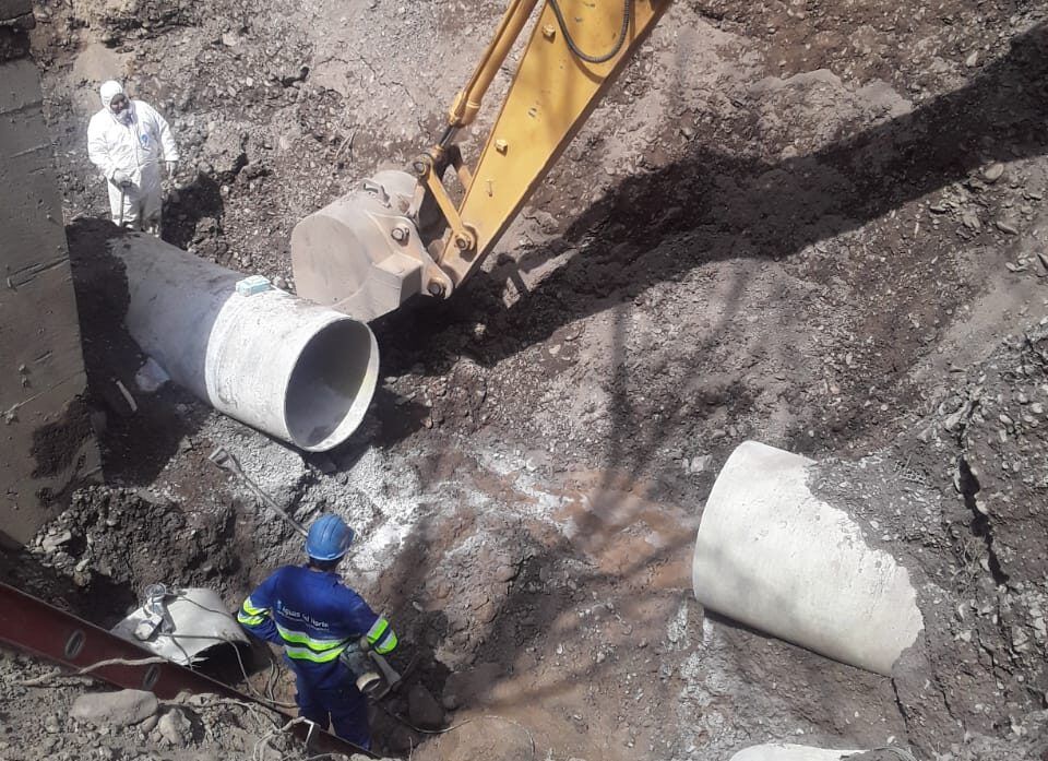 intenso trabajo de aguas del norte para reparar el acueducto sur y restablecer el servicio